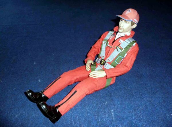 Pilote maquette super détaillé, combinaison rouge